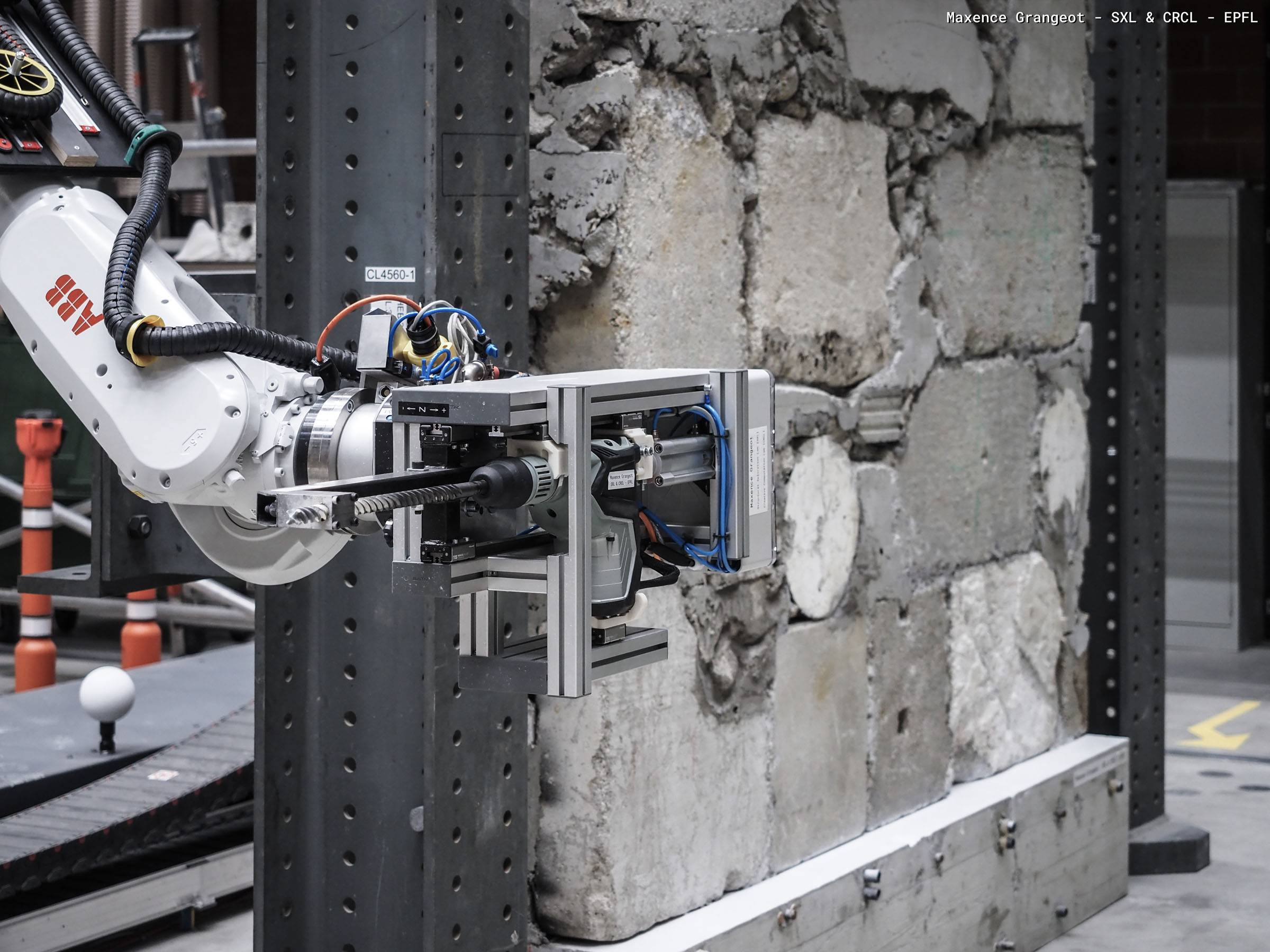 a structural wall from reclaimed concrete rubble. Image credit: Maxence Grangeot