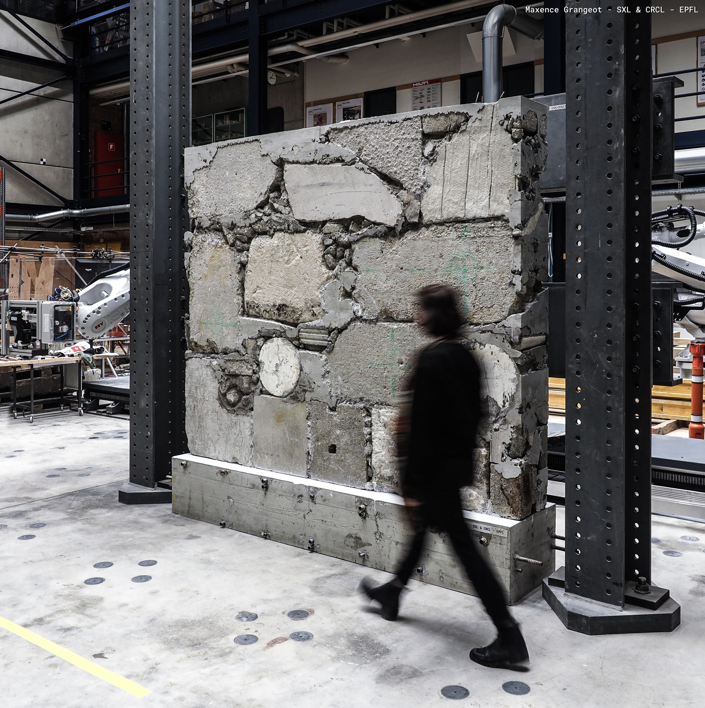 a structural wall from reclaimed concrete rubble. Image credit: Maxence Grangeot