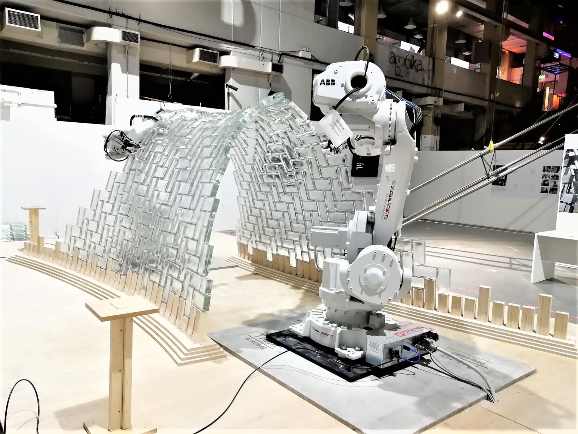 project in collaboration with Skidmore Owings & Merrill and Form Finding Lab Princeton, (with support of Glass and Transparency Research Group at TU Delft, Universidad de Alcalá, the Timbrel Vault Workshop, Global Robots, and Poesia Glass). Image credit: Isla Han and Edvard Bruun.