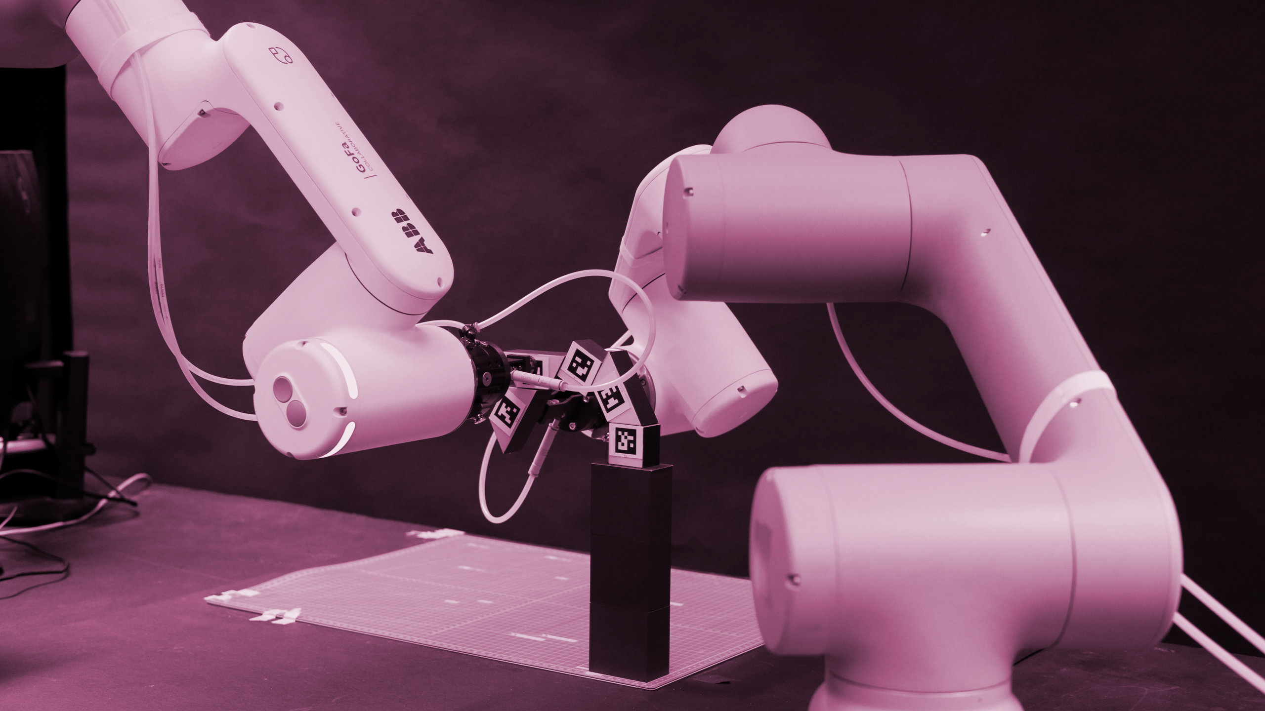 Dual Arm Adaptation for Robotic Construction